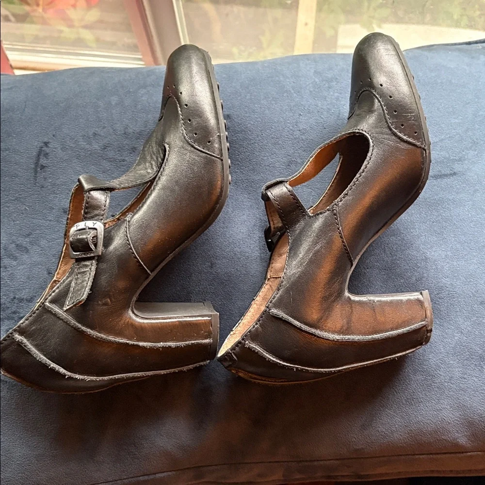 Fly London Acer138 Pumps - Picture 2 of 11